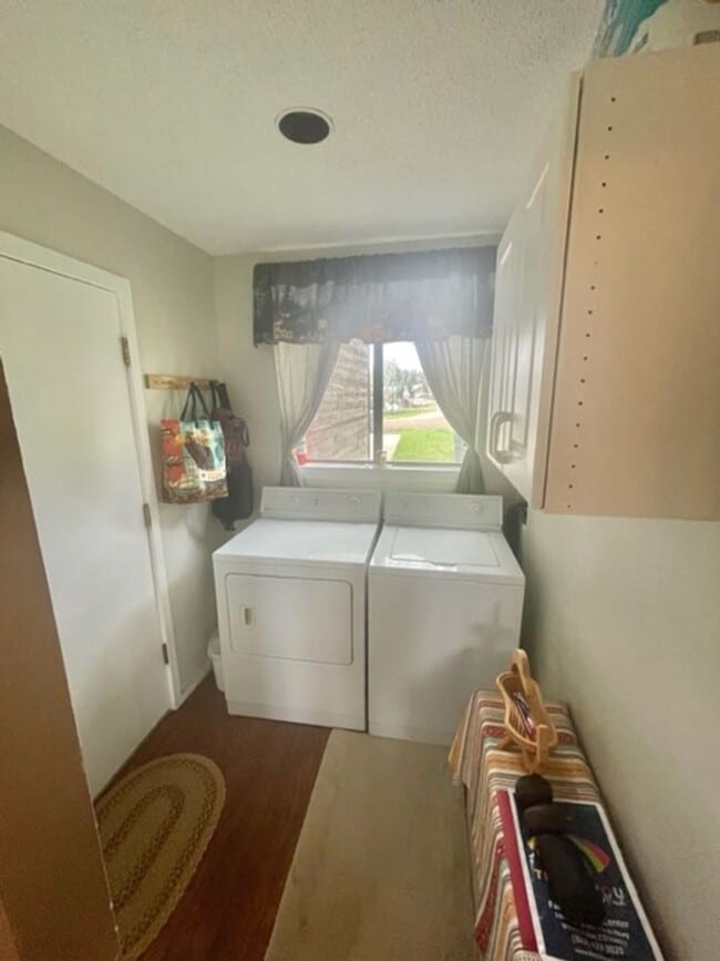 Building Photo - For Rent – Fully Furnished Home in Lake Hatcher