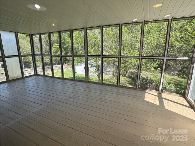 Building Photo - 7939 Holly Hill Rd