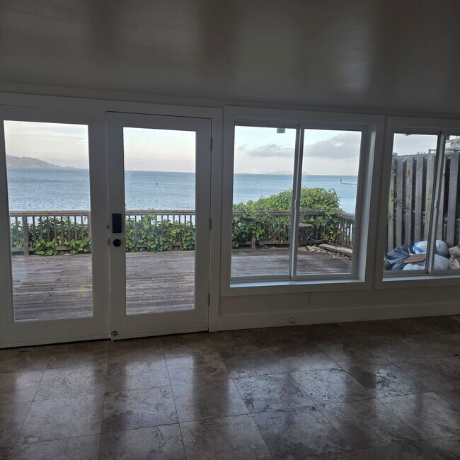 Building Photo - Live on the Water in Sausalito — 2BD with Direct Beach Access