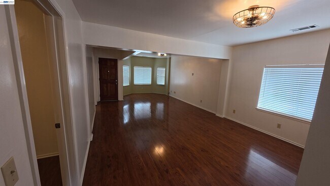 Building Photo - 1418 15th Ave