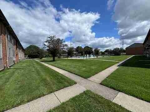 Building Photo - 1879 W 13 Mile Rd