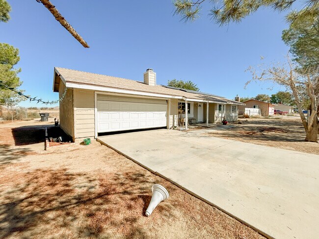 Building Photo - 16549 Mossdale Ave