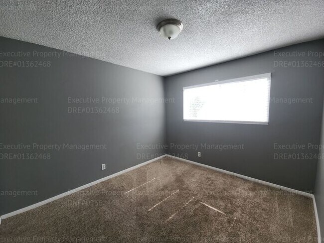 Building Photo - 3 Bedroom 2 Bath house