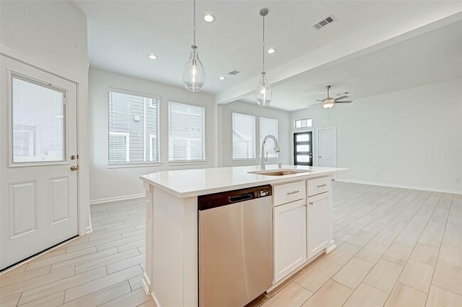 Building Photo - 580 Longleaf Pine Dr