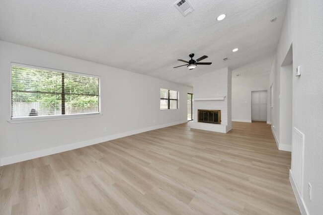 Building Photo - 7427 Willow Oak Dr