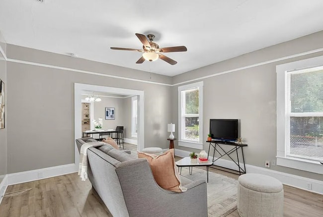 Building Photo - 5518 Alta St