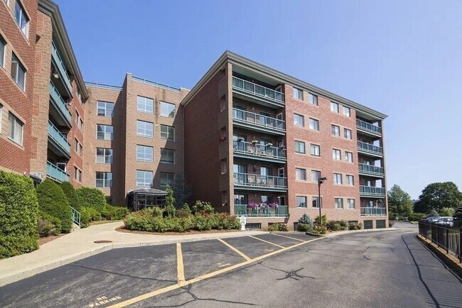 Building Photo - 50 S Common St