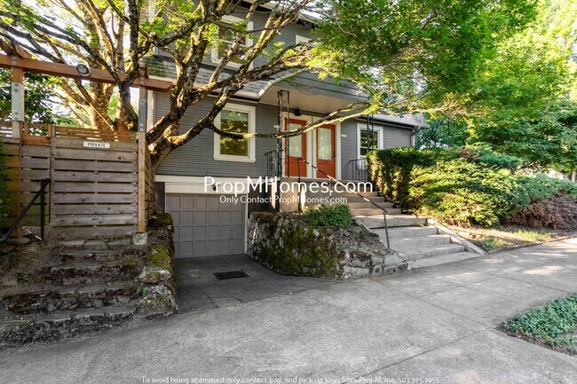 Building Photo - Updated Two Bedroom Duplex in Buckman!