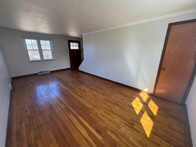 Building Photo - 801 Broadway Ave