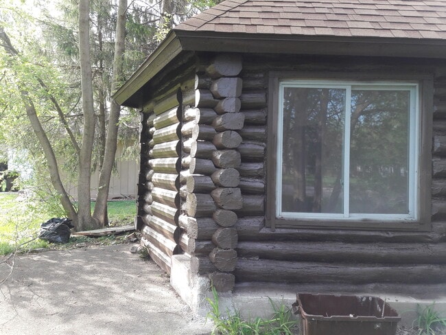 Building Photo - 4900 Parkview Dr