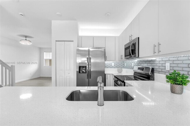 Building Photo - 2425 SE 28th Dr