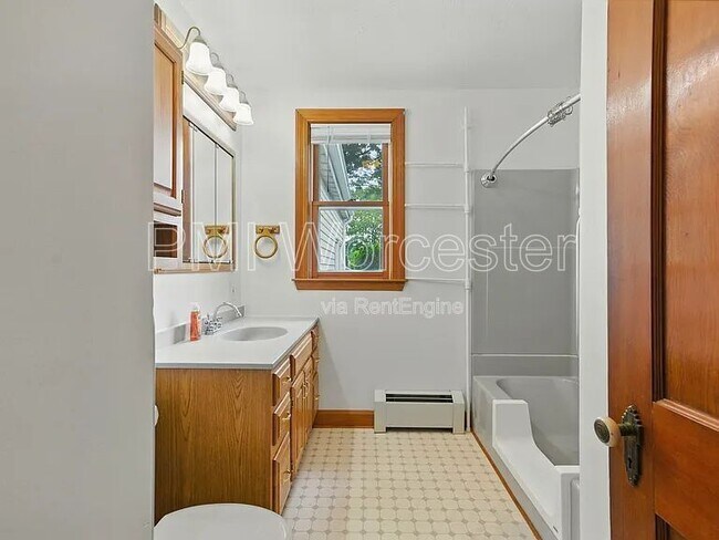 Building Photo - 178 Massasoit Rd