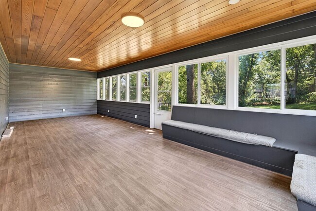 Building Photo - 7629 Pinkney St