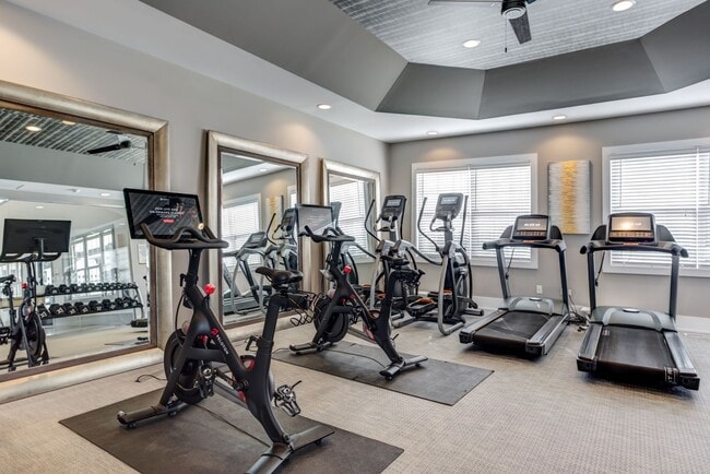 Building Photo - 404 Mozart Ct