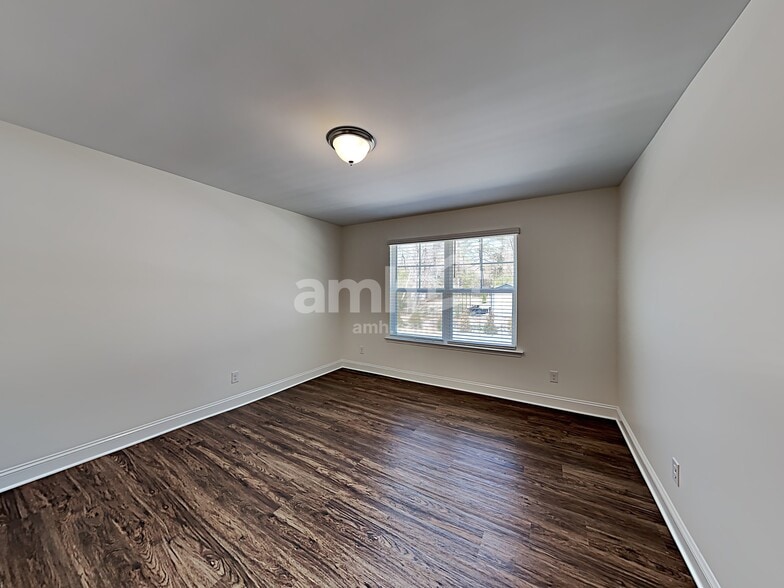 Building Photo - 3213 Pinemount Rd