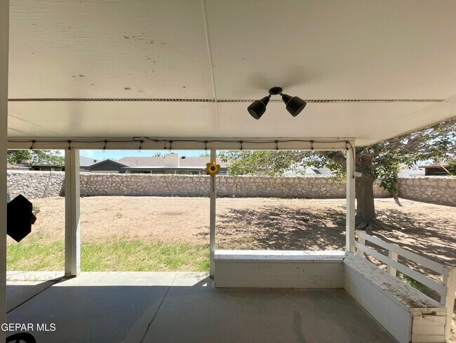 Building Photo - 9004 Lait Dr