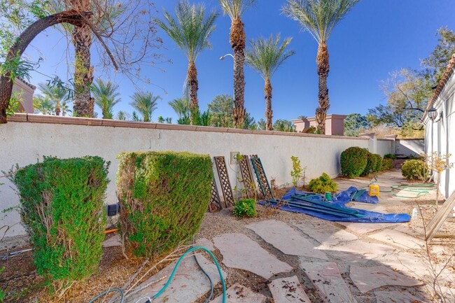 Building Photo - WONDERFUL 3 BEDROOM PLUS DEN 1 STORY HOME. CASITA WITH OWN BATHROOM! GATED COMMUNITY!