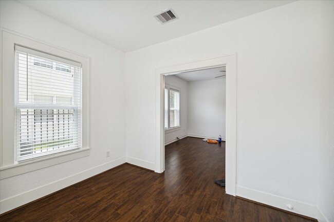 Building Photo - 2611 Isabella St