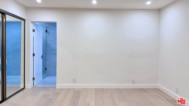 Building Photo - 414 N Palm Dr