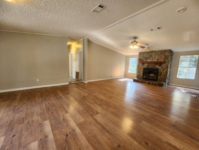 Building Photo - 3 Bed 2 Bath  FENCED land w/ Workshop 3 Miles from WEC!