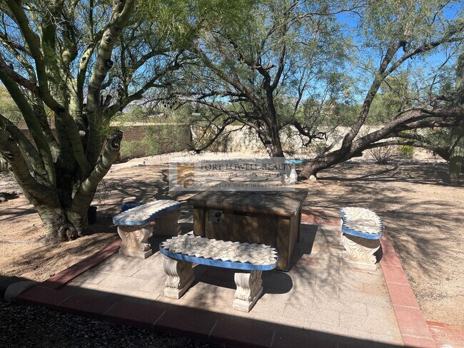 Building Photo - Beautiful 3 bedroom 2 bathroom with washer & dryer AVAILABLE SOON!