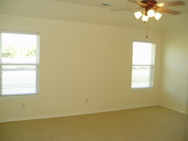 Building Photo - 15616 Traditions Dr