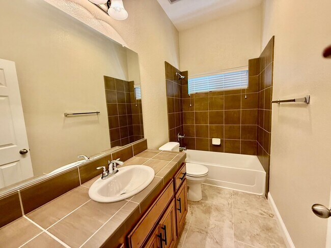 Building Photo - Beautiful home is available NOW