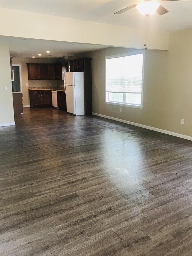 Building Photo - 1515 N Western Ave