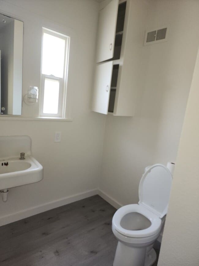 Building Photo - Country Home Between Empire and Waterford-  3 Bedroom 1 Bathroom With Central Heat And Air