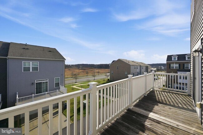 Building Photo - 9701 Tealbriar Dr