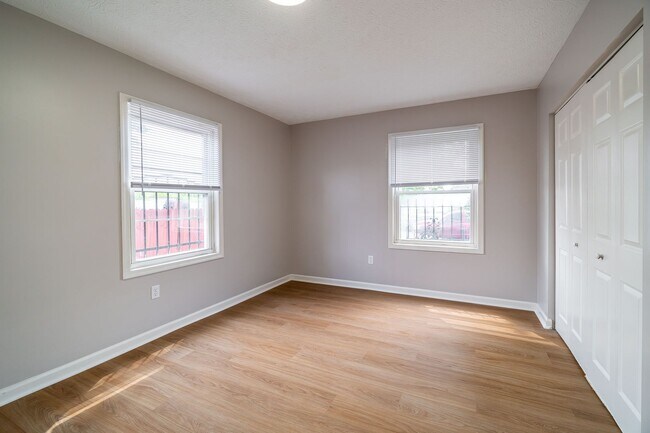 Building Photo - 2204 Howey Rd