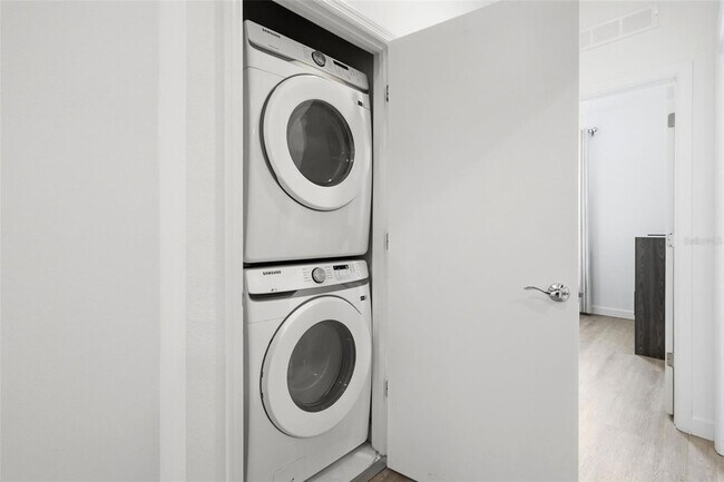 Building Photo - 285 Famagusta Dr