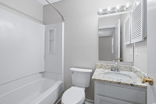 Building Photo - 715 Pine Dr