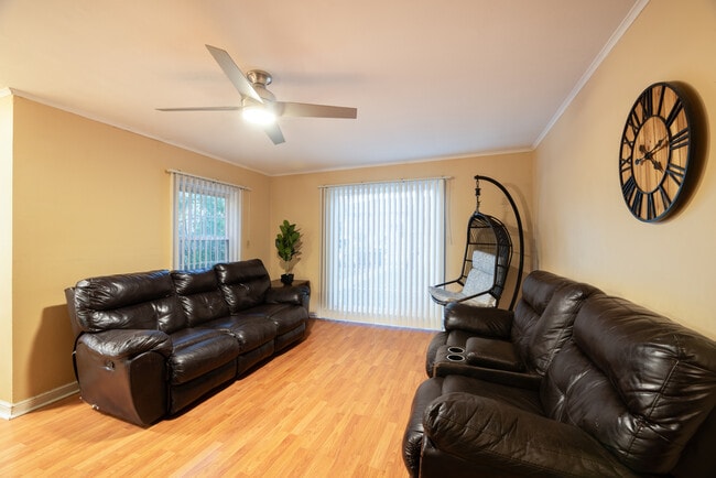 Building Photo - 6415 Drake Ave