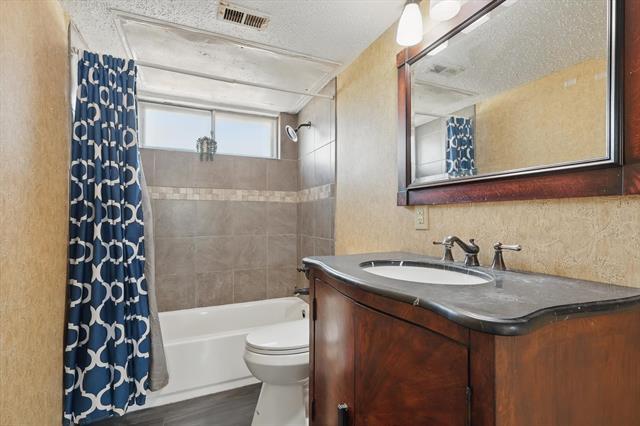 Building Photo - 2700 Stonehaven Ct