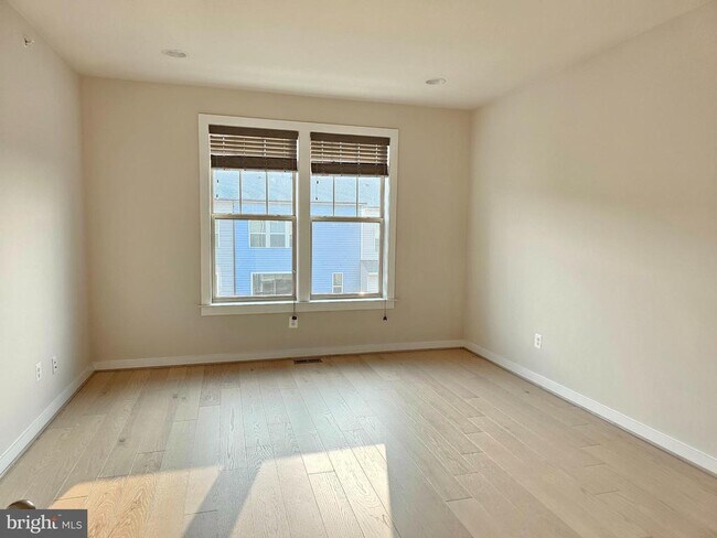 Building Photo - 8650 Satinwood Dr