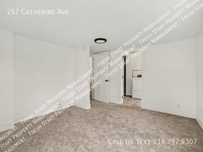 Building Photo - 257 Catherine Ave