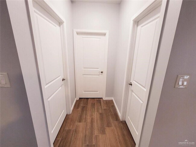 Building Photo - 18 Fuerte Ave