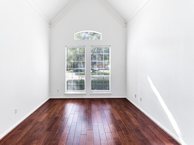 Building Photo - 5407 Lake Pl Dr