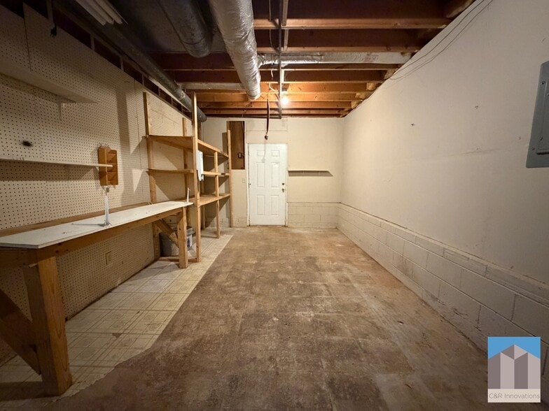 Building Photo - 734 Marthas Dr
