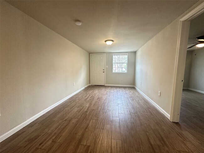 Building Photo - 605 E Hunnicutt St