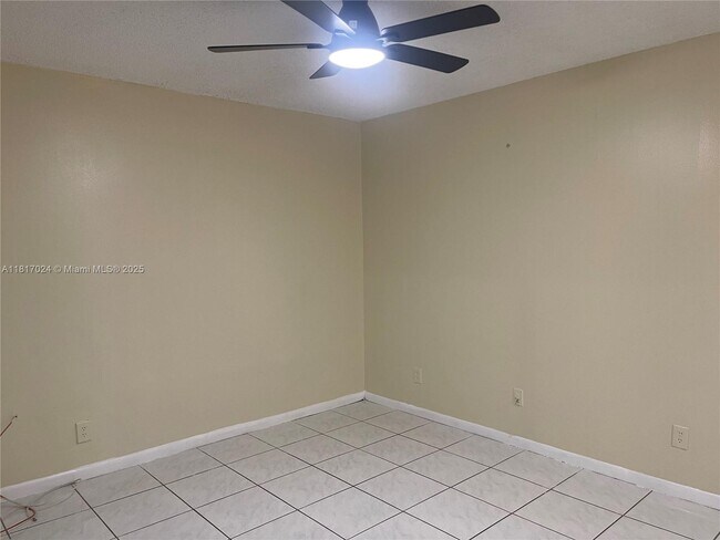 Building Photo - 3252 Foxcroft Rd