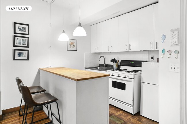 Primary Photo - 305 W 90th St