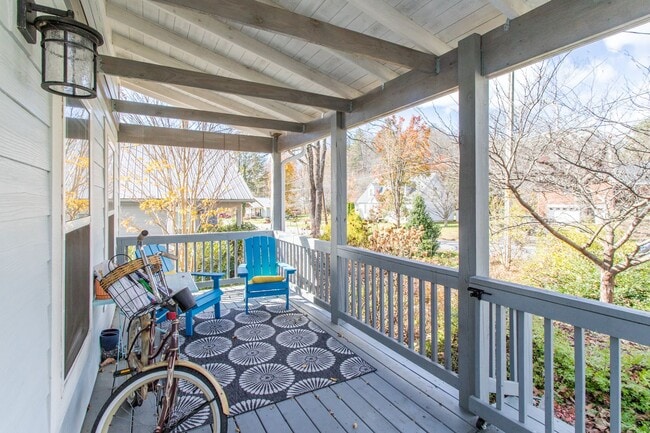 Building Photo - Fully Furnished