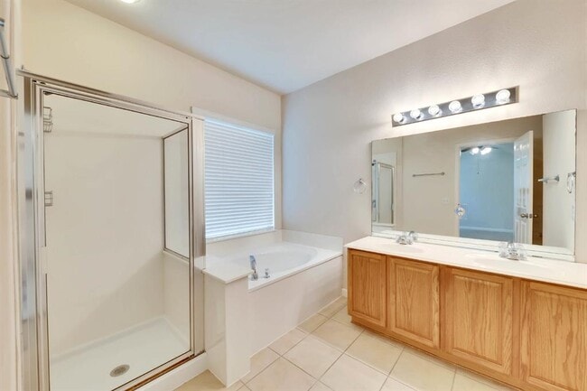 Building Photo - 2133 Paradise Ridge Dr