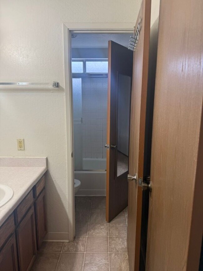 Building Photo - 6235 Chesterfield Ln