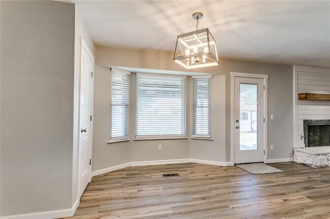 Building Photo - 1022 Garden Grove