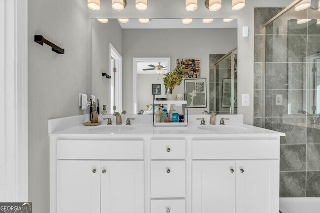 Building Photo - 1954 Sanford Dr