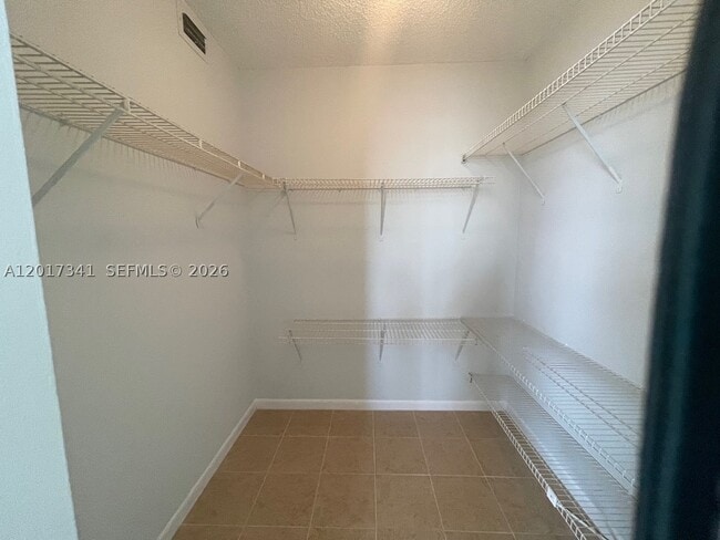 Building Photo - 117 Lake Emerald Dr