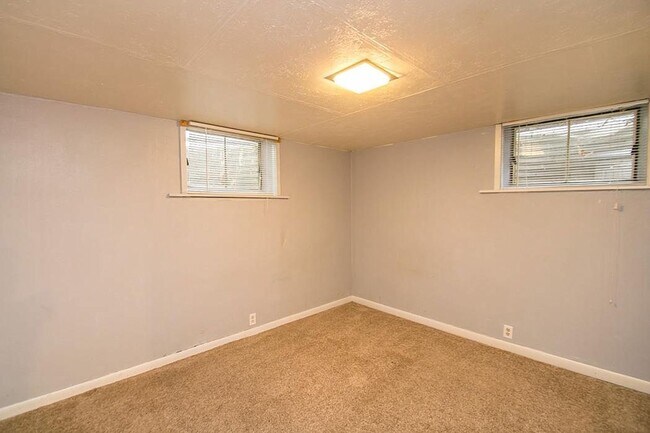 Building Photo - 390 S 36th St